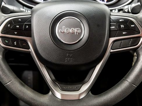 Used 2020 Jeep Cherokee Latitude FWD image 25