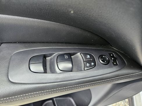 Used 2019 Nissan Pathfinder S AWD/4WD image 13