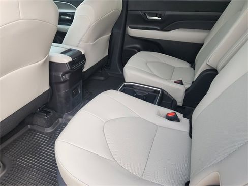 New 2026 Toyota Grand Highlander XLE image 18