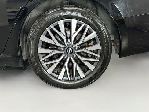 Used 2024 Nissan Altima 2.5 SV FWD image 32