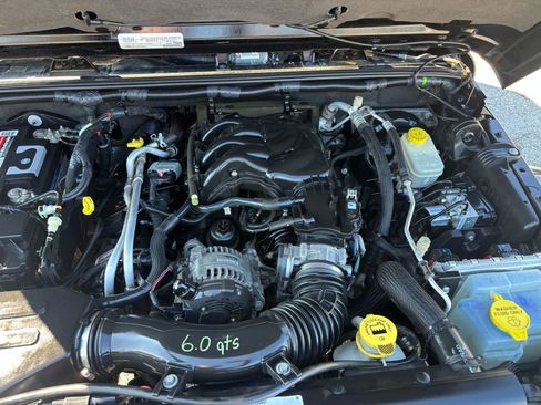 Used 2015 Jeep Wrangler Unlimited Sahara image 23