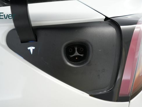 Used 2022 Tesla Model 3 Long Range AWD/4WD image 10