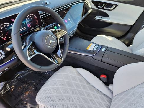 Used 2025 Mercedes-Benz E 450 4MATIC Sedan image 11