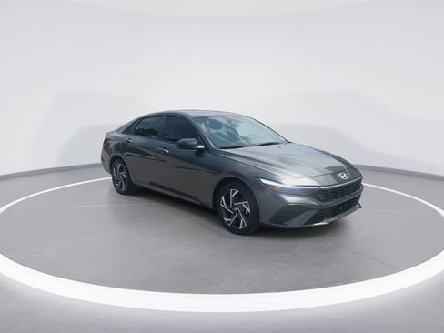 Certified 2025 Hyundai Elantra SEL FWD image 2