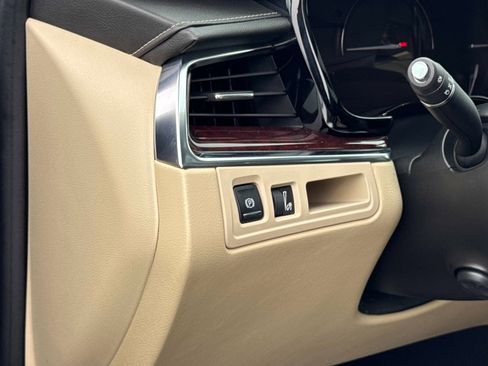 Used 2017 Cadillac XT5 Luxury image 13