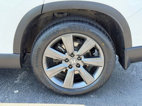 Used 2025 Honda Pilot Sport image 32