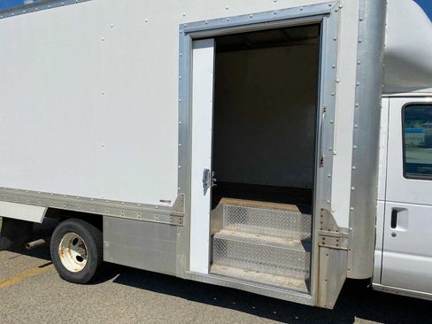 Used 2017 Ford E-450 and Econoline 450 Super Duty image 14