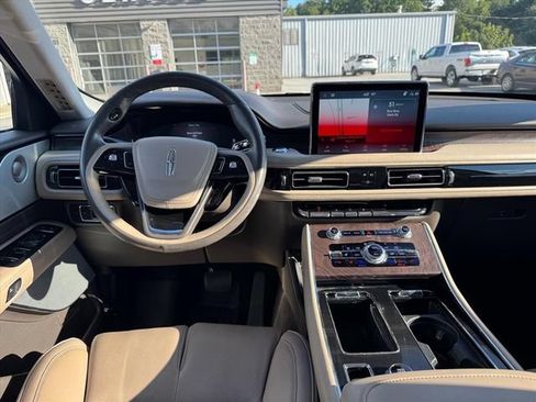 Used 2022 Lincoln Aviator Reserve w/ Equipment Group 201A AWD/4WD image 15