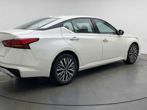 Used 2025 Nissan Altima 2.5 SV FWD image 9
