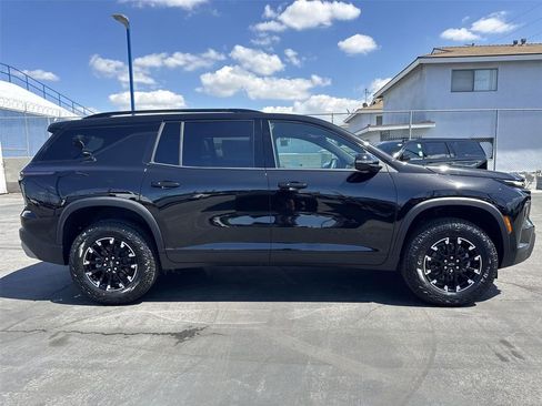 New 2026 Chevrolet Traverse Z71 w/ LPO, Floor Liner Package AWD/4WD image 4