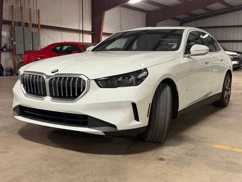 Used 2026 BMW 530i xDrive AWD/4WD image 3