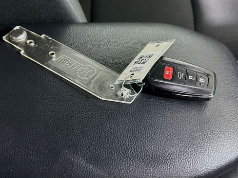 Used 2025 Toyota RAV4 XLE w/ Convenience Package FWD image 33