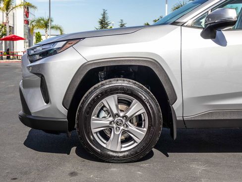 Certified 2025 Toyota RAV4 XLE FWD image 5