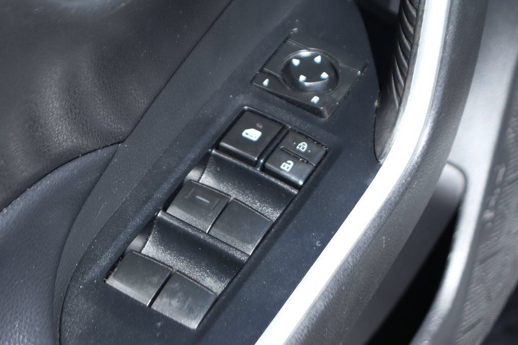 Used 2021 Toyota RAV4 LE FWD image 15