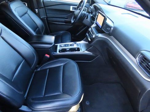 Used 2020 Ford Explorer XLT w/ Equipment Group 202A image 11