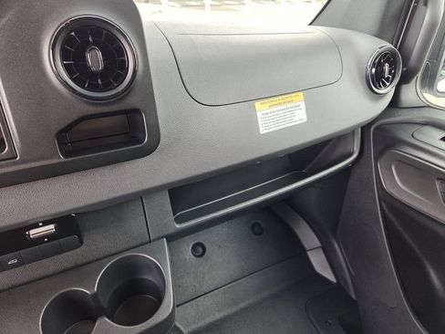 Used 2025 Mercedes-Benz Sprinter 2500 image 27