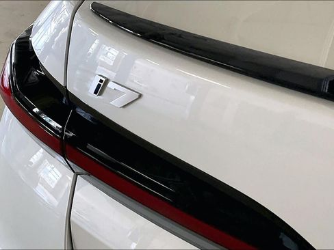 Used 2024 BMW i7 eDrive50 w/ M Sport Package RWD image 31