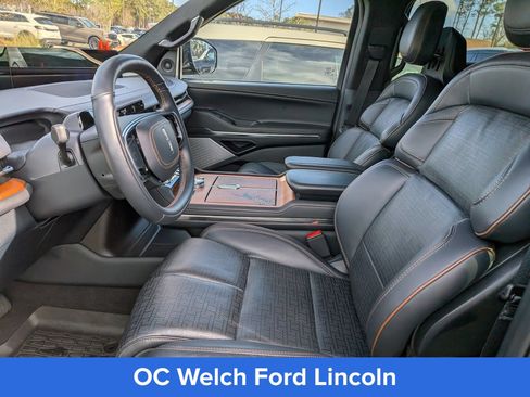 Certified 2025 Lincoln Navigator Black Label AWD/4WD image 24