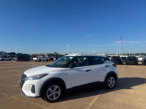Certified 2023 Nissan Kicks S FWD image 9