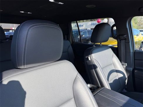 Used 2025 Chevrolet Traverse LT image 23