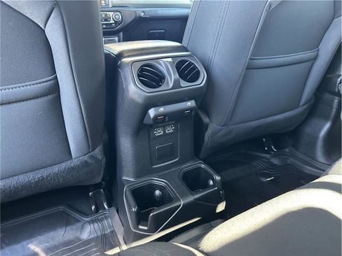 Used 2022 Jeep Gladiator Sport image 17