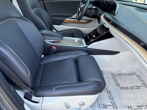 Used 2024 Lucid Air Touring AWD/4WD image 27