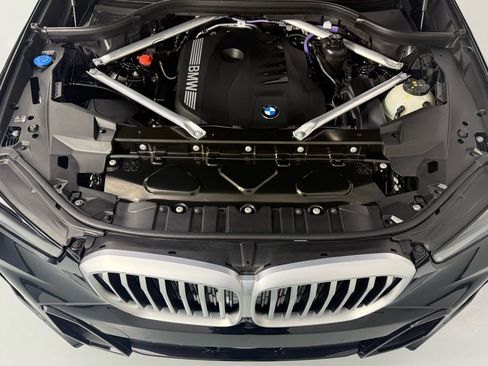 Used 2026 BMW X5 xDrive40i w/ M Sport Package image 8