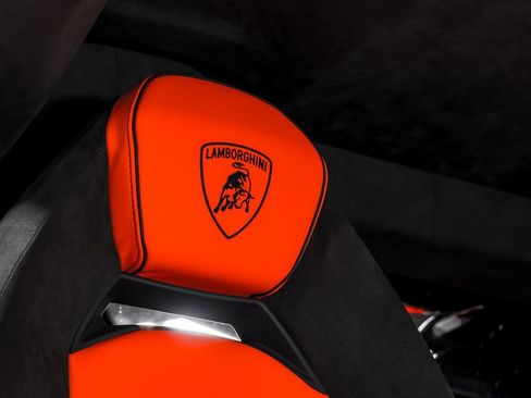 Used 2024 Lamborghini Revuelto AWD/4WD image 35