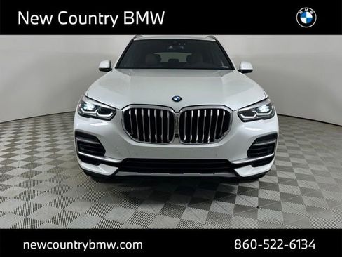 Used 2023 BMW X5 xDrive40i w/ Parking Assistance Package AWD/4WD image 2