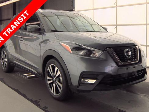 Used 2019 Nissan Kicks SR w/ SR Premium Package FWD image 5