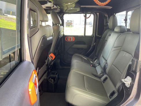 Used 2025 Jeep Gladiator Mojave AWD/4WD image 29