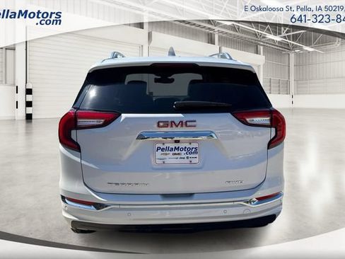 Used 2024 GMC Terrain Denali w/ Denali Premium Package AWD/4WD image 4