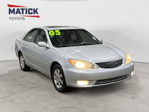 Used 2005 Toyota Camry LE FWD image 1