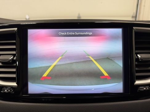 Used 2024 Chrysler Pacifica Touring-L FWD image 21