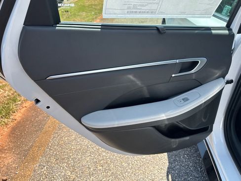 New 2025 Hyundai Sonata Limited image 12