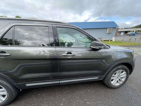 Used 2019 Ford Explorer XLT w/ Equipment Group 202A AWD/4WD image 8