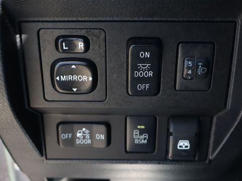 Used 2016 Toyota Tundra SR5 w/ SR5 Upgrade Package RWD image 22