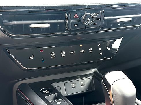 New 2026 Nissan Kicks SR w/ Cold Weather Package FWD image 23