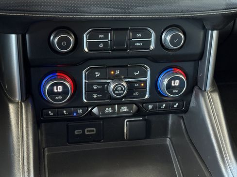 Used 2023 Chevrolet Suburban Premier image 27
