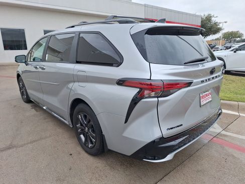 Used 2025 Toyota Sienna XSE image 4