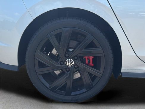 Used 2022 Volkswagen GTI SE FWD image 40