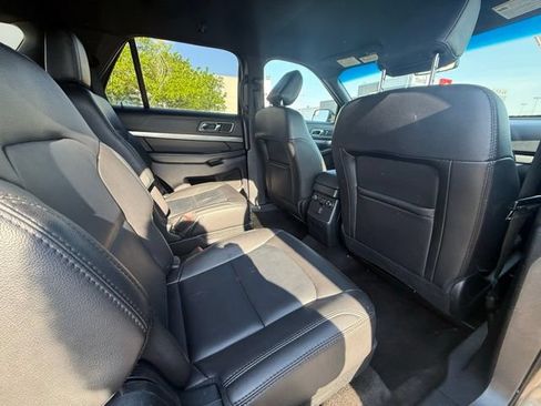 Used 2018 Ford Explorer XLT w/ Equipment Group 202A AWD/4WD image 19