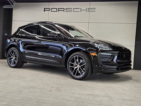 Used 2025 Porsche Macan image 30