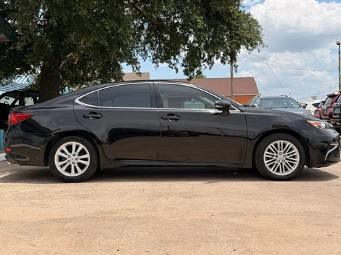 Used 2016 Lexus ES 350 w/ Accessory Package FWD image 2