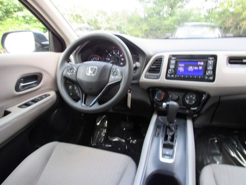 Used 2017 Honda HR-V LX image 8