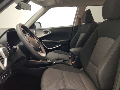 Used 2025 Kia Soul LX image 17
