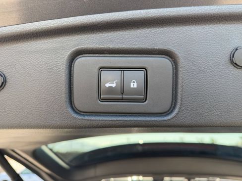 Used 2025 Nissan Pathfinder SV AWD/4WD image 23