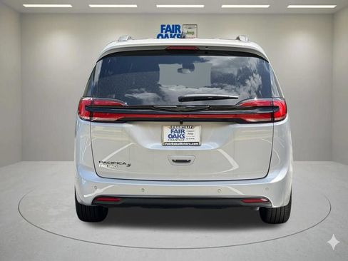 New 2026 Chrysler Pacifica Select w/ S Appearance Package FWD image 8
