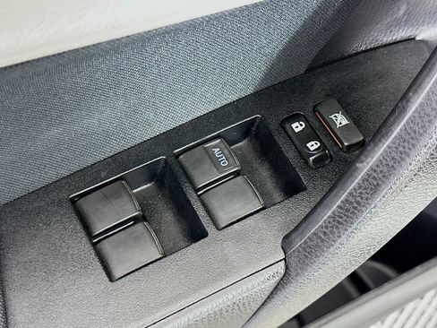 Used 2015 Toyota Corolla LE FWD image 18