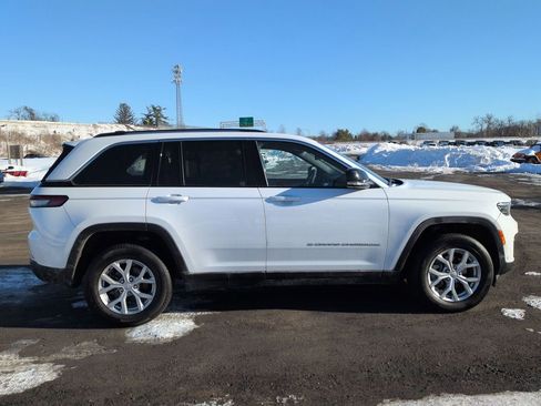 Used 2023 Jeep Grand Cherokee Limited w/ Luxury Tech Group II image 2